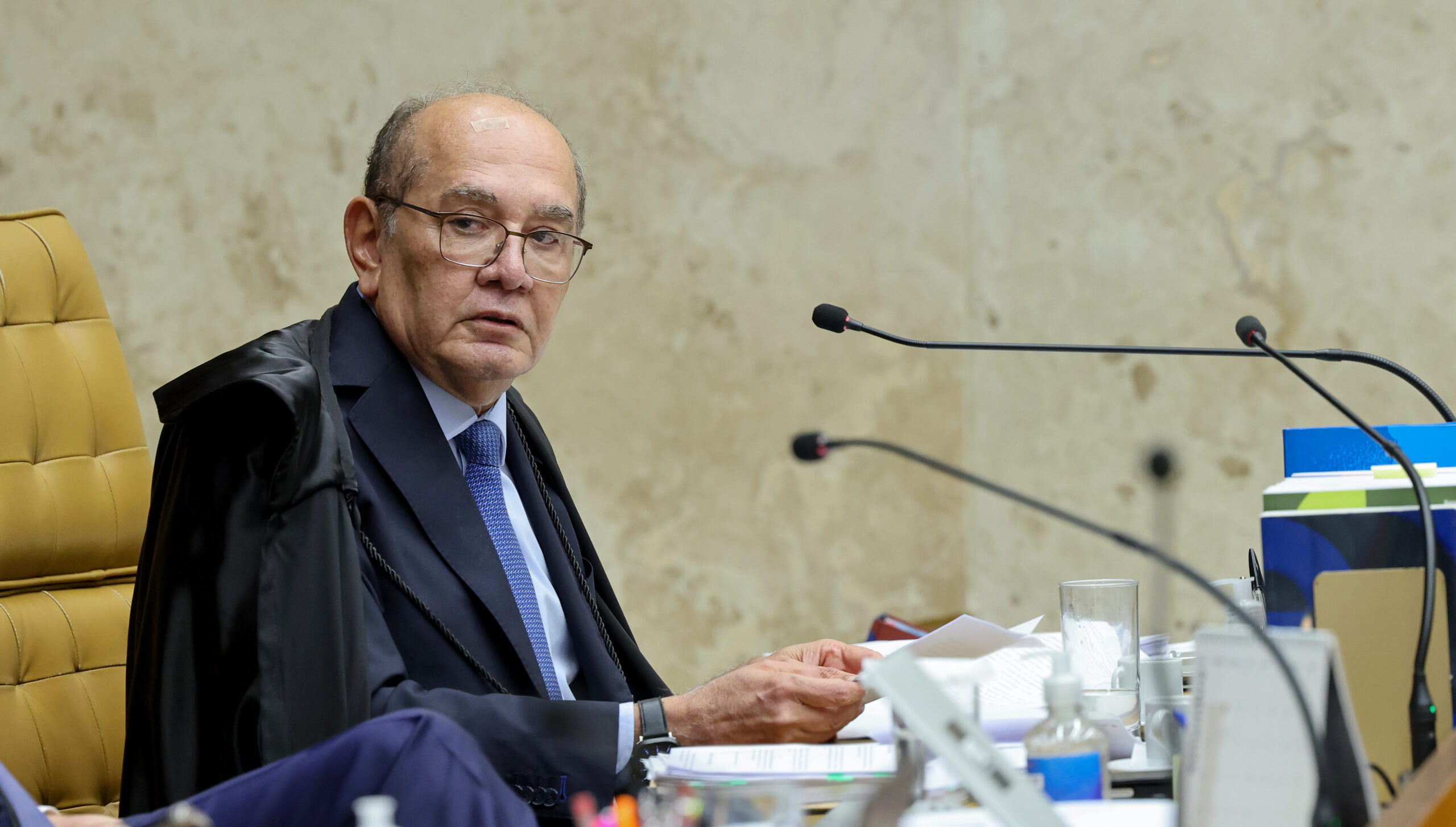 A 'ética da máfia' de Gilmar chega pelo zap
