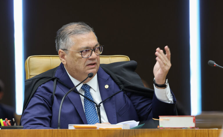 Por que Dino pediu vista na sessão extraordinária do STF?