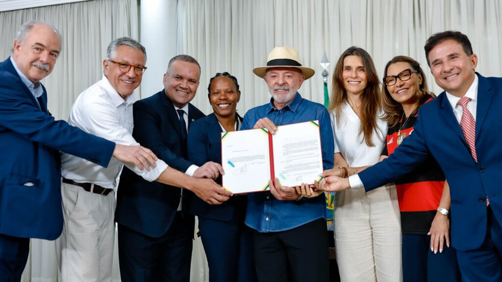 Lula usa o futebol feminino para crescer entre as mulheres