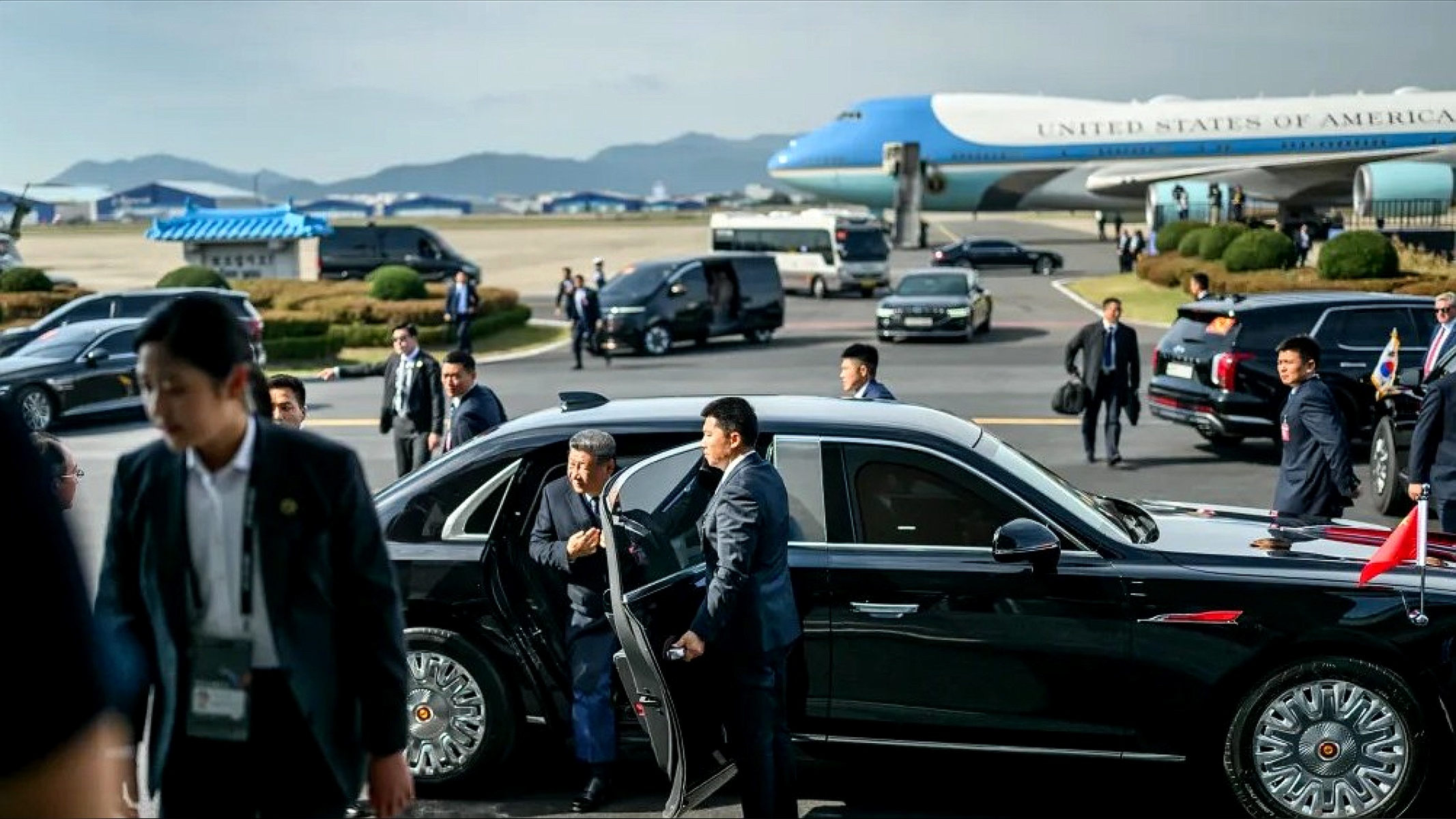 Visita de Estado de Xi começa com gesto incomum de Trump