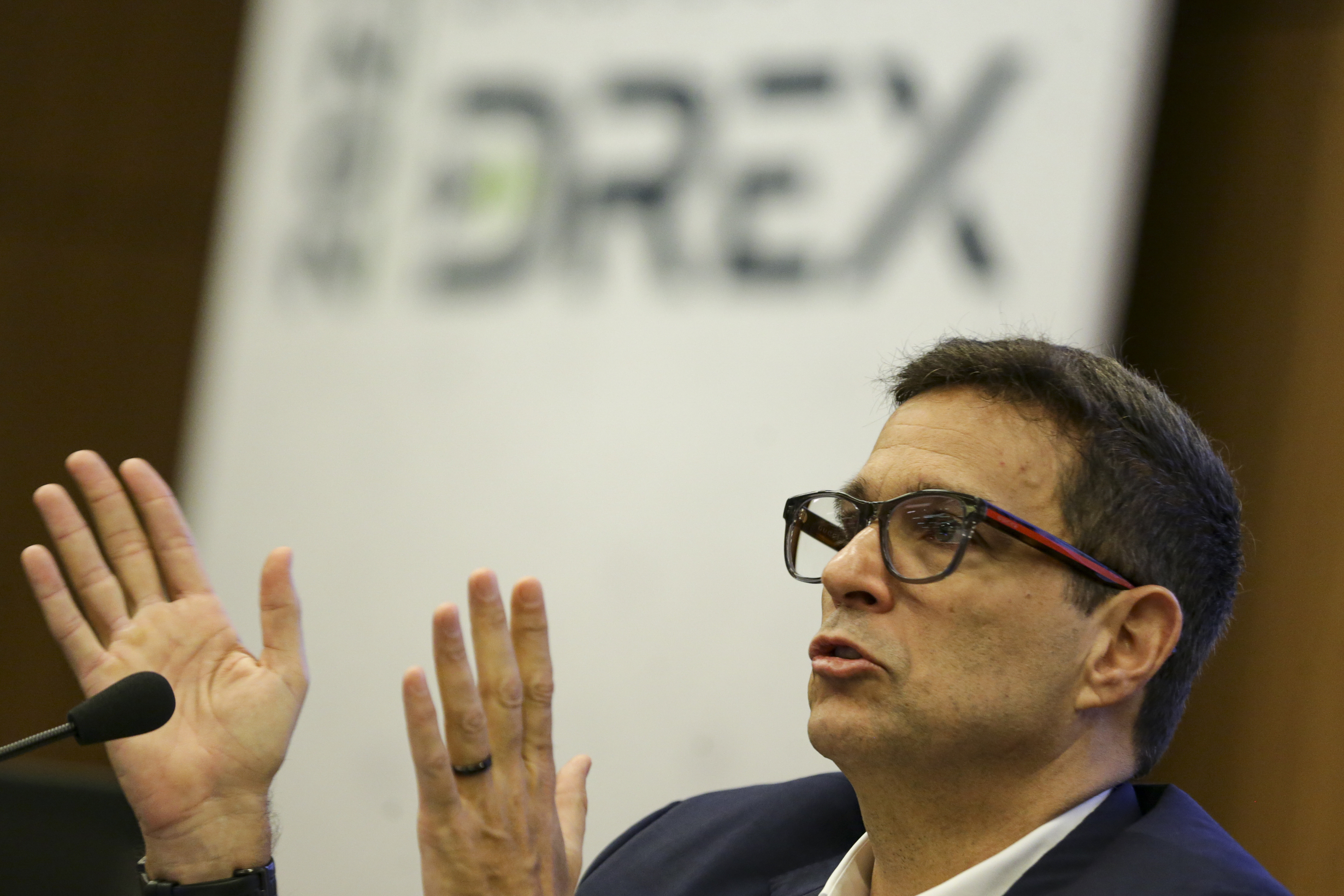 Campos Neto critica  o "prometer agora, pagar depois"