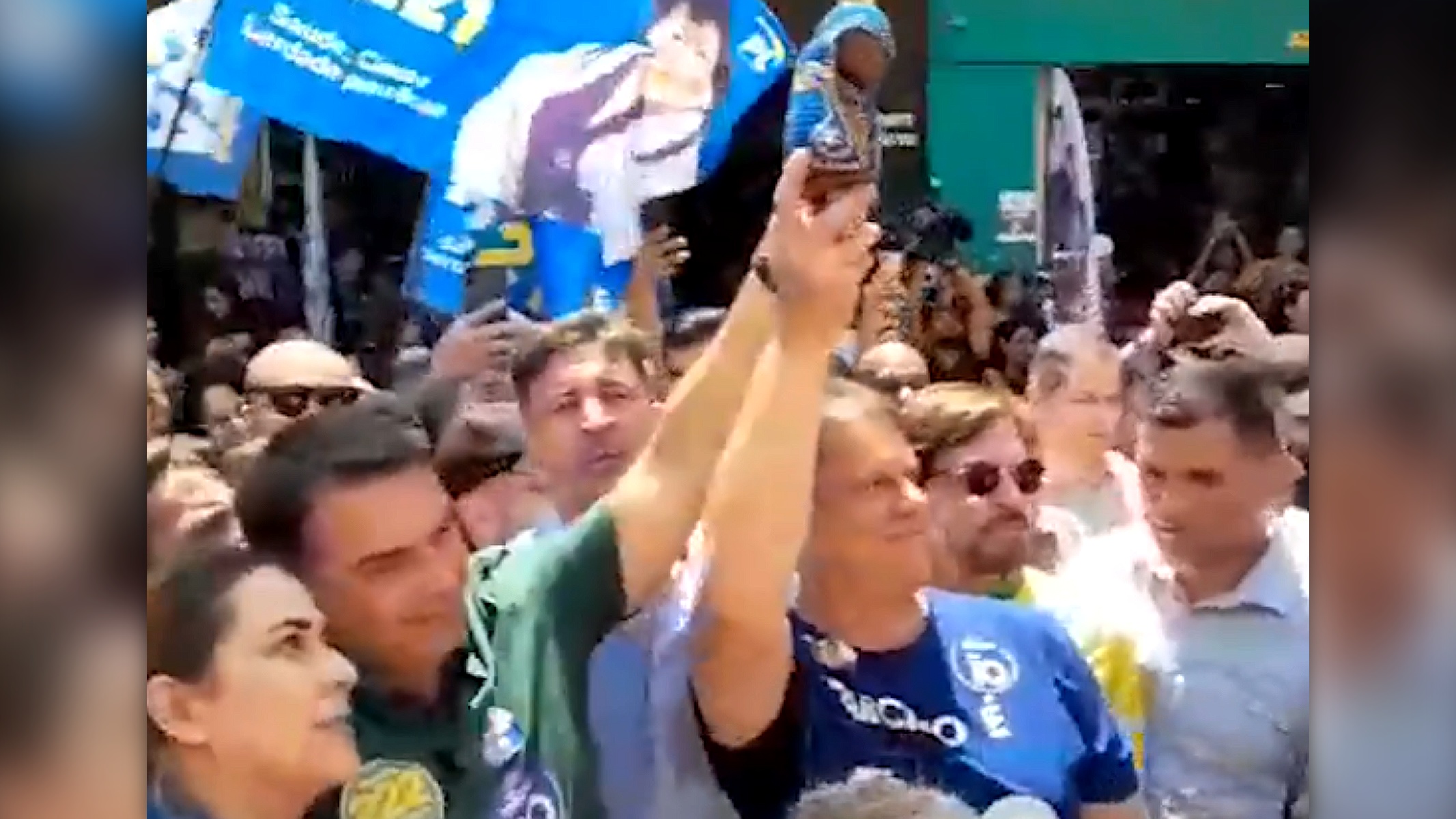 Evangélico, Flávio levanta imagem de Nossa Senhora em ato eleitoral