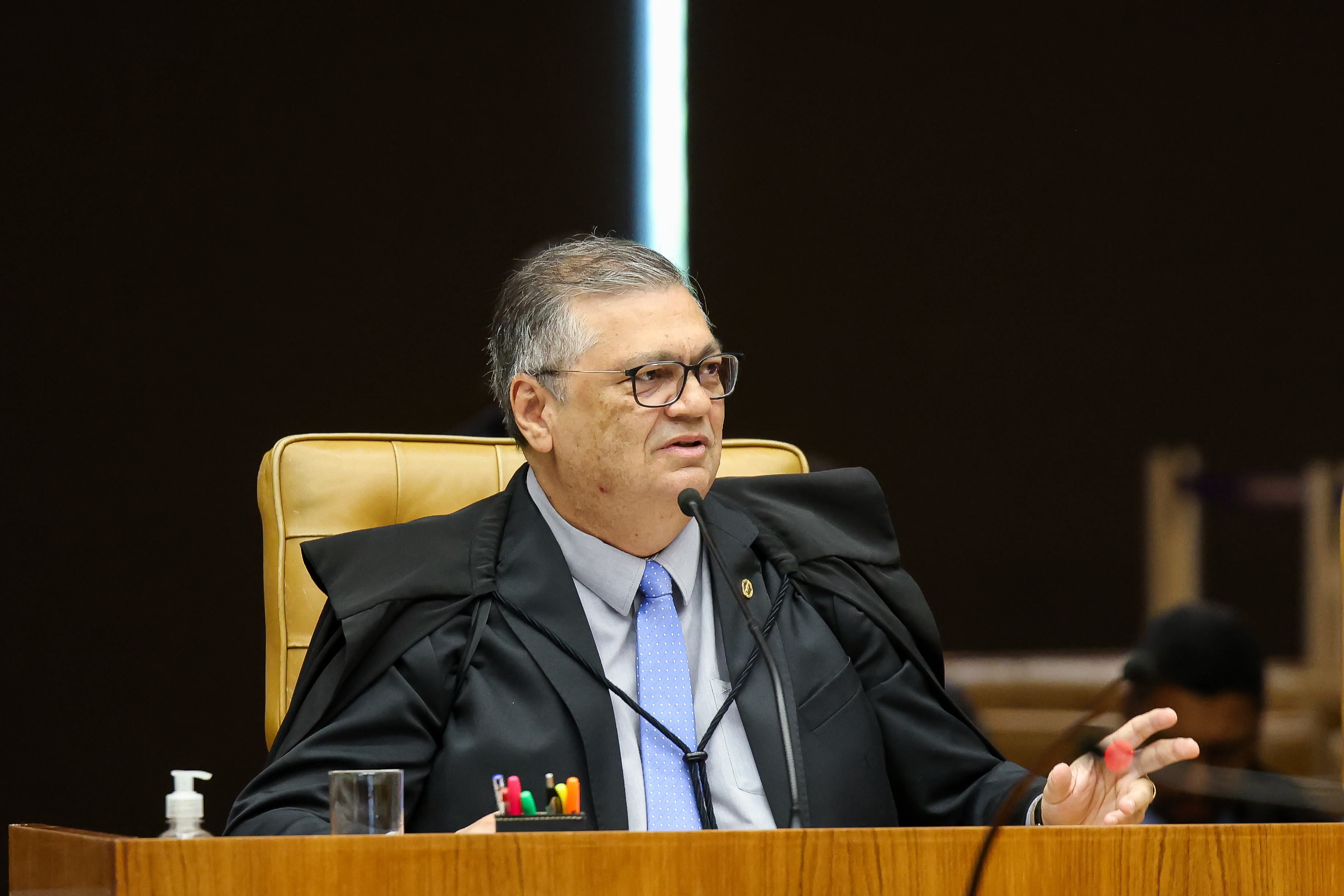 Dino enrola para defender intervenção eleitoral do Judiciário