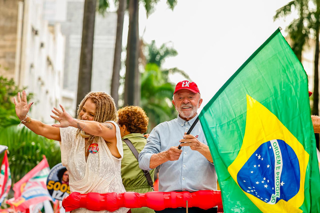 Aumento eleitoreiro de Lula no Bolsa Família não convenceu?