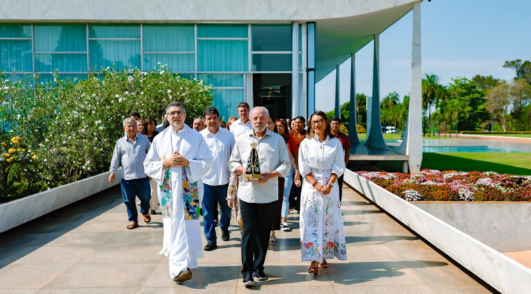 Lula inventa segunda fake news sobre Nossa Senhora Aparecida