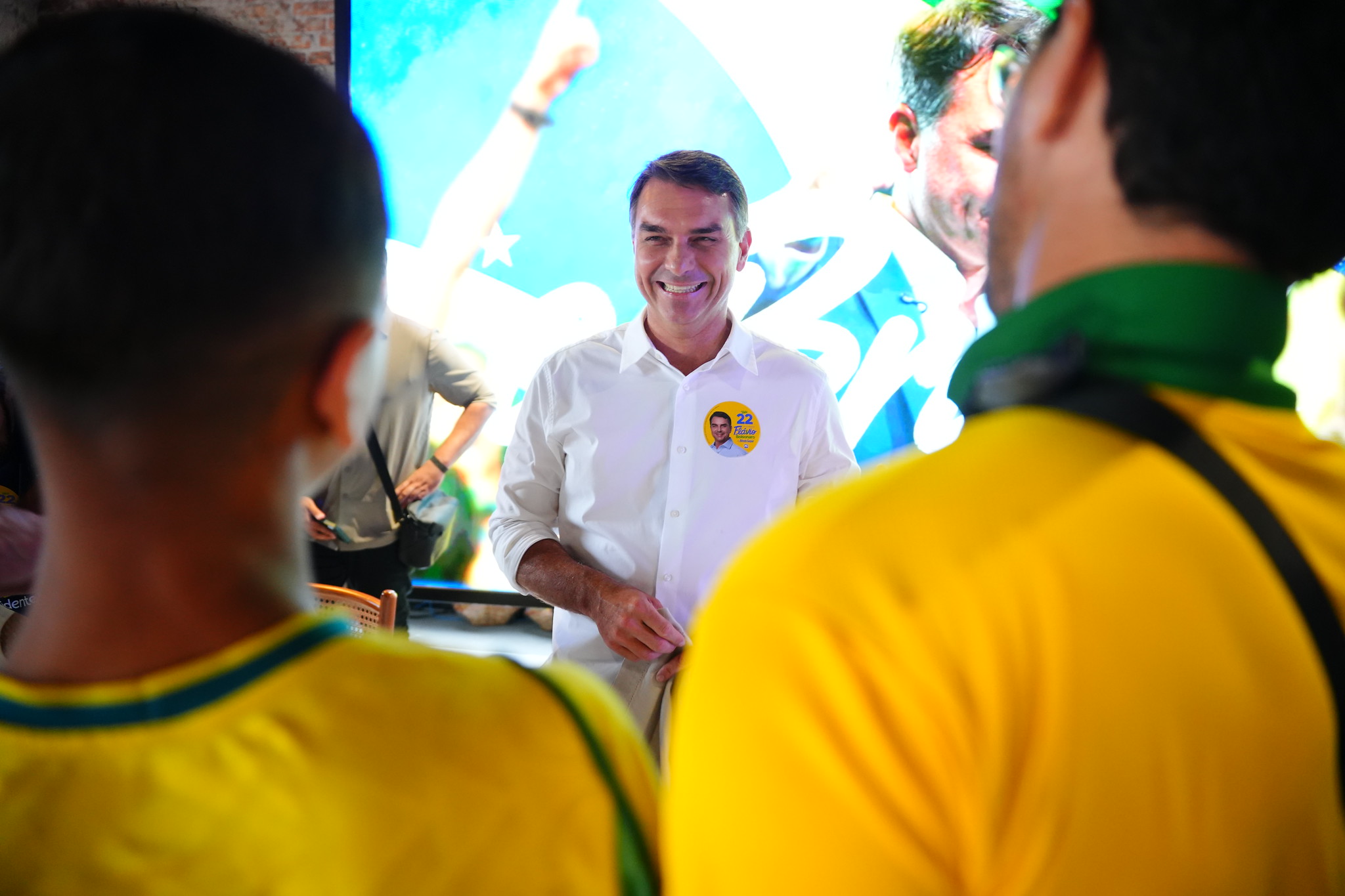 Instituto que mais acertou no 1º turno dá vantagem a Flávio