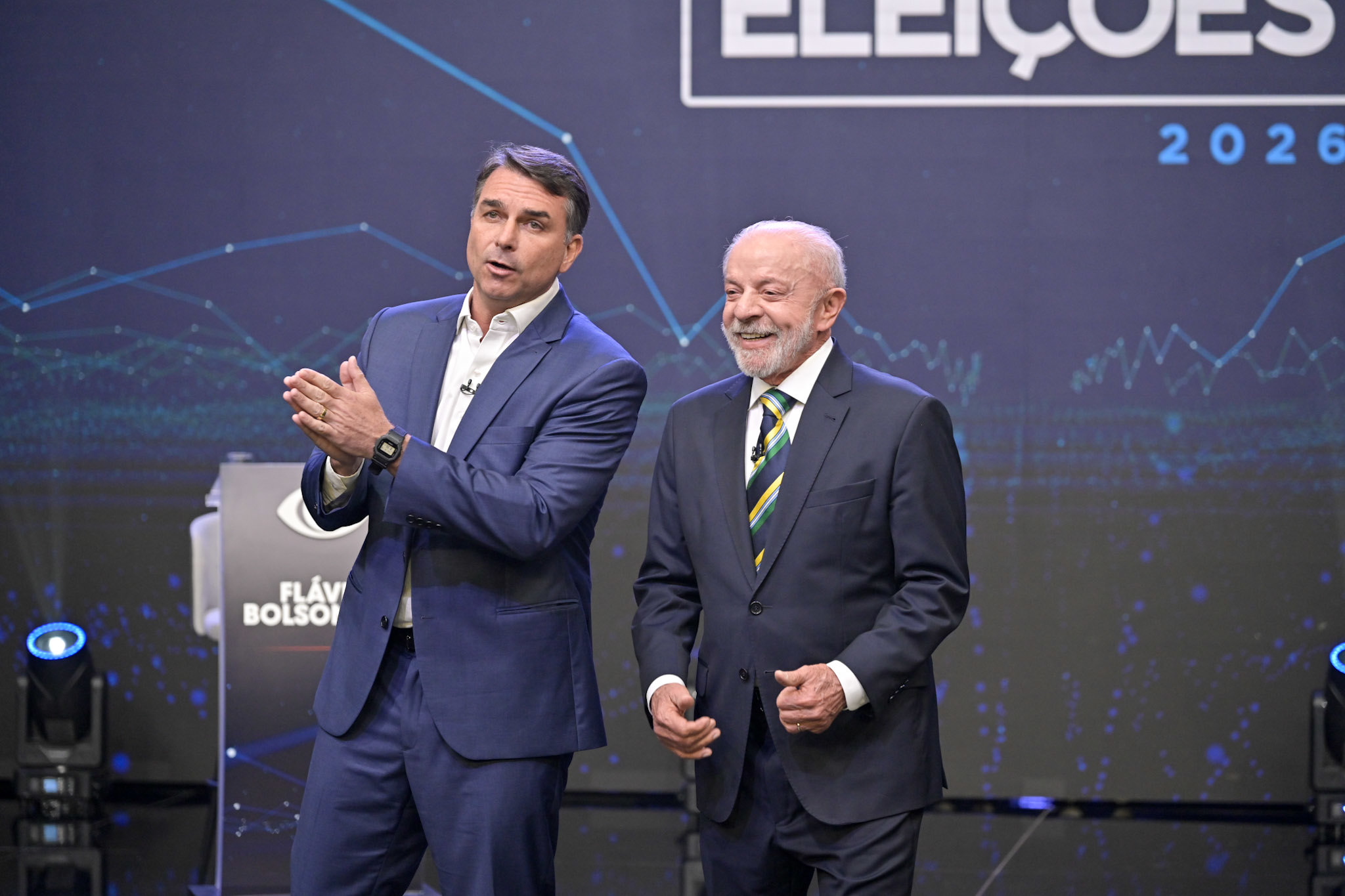 Flávio ganha ao falar "mudança", "futuro" e "esperança"