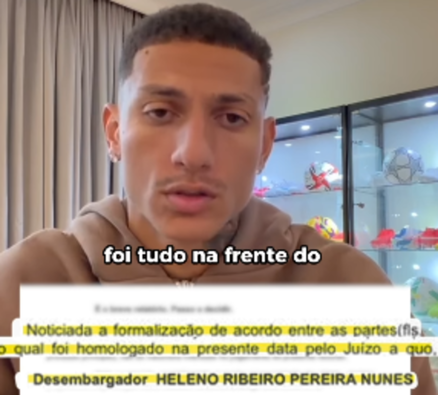 Richarlison entra na campanha contra Flávio Bolsonaro