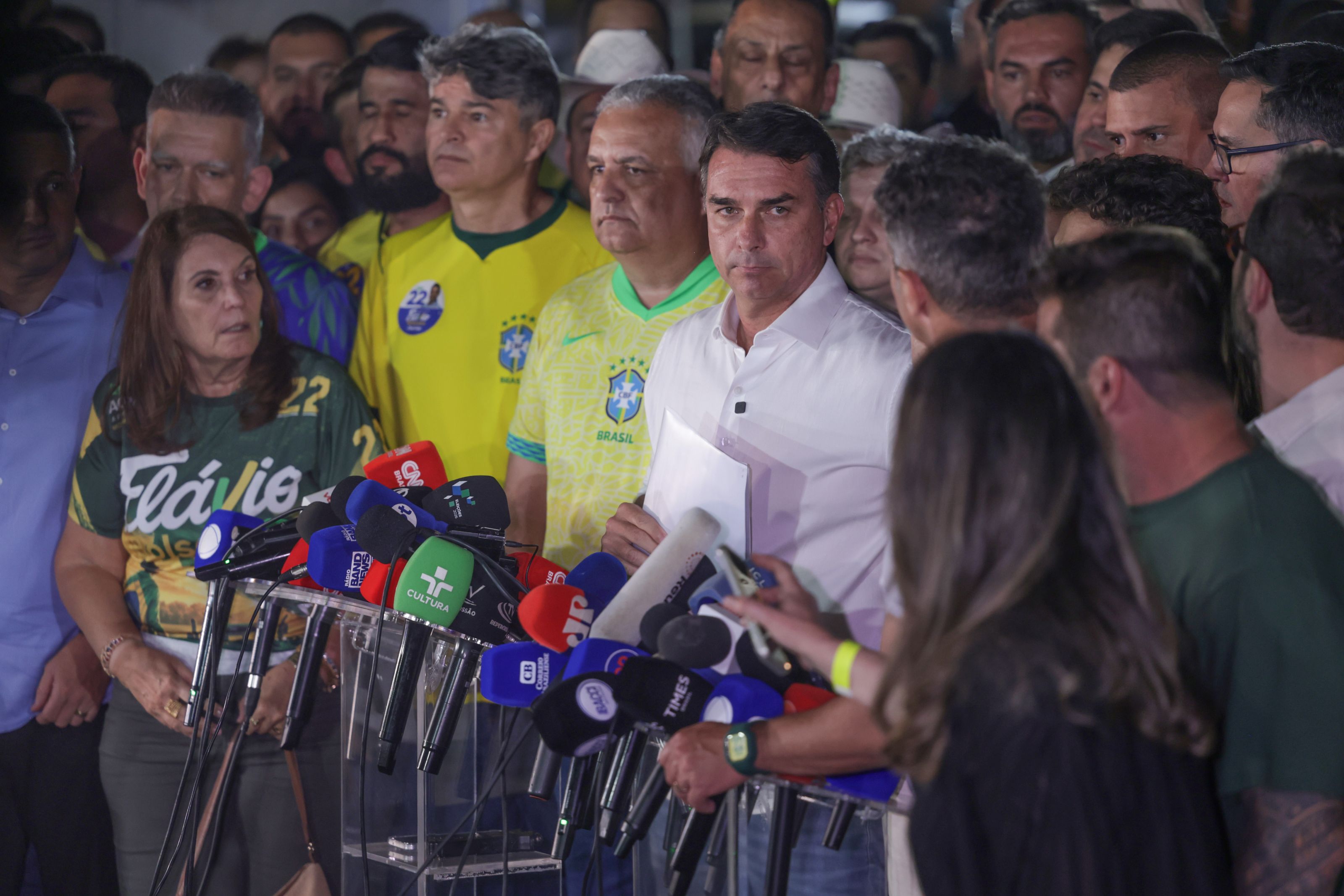 Flávio ficará sem cargo público e sem foro privilegiado em 2027