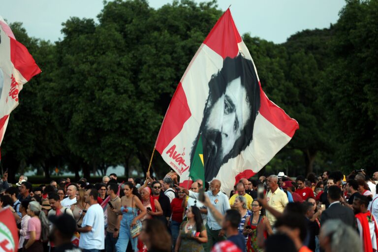 Comparação com Flávio não prova coragem de Lula