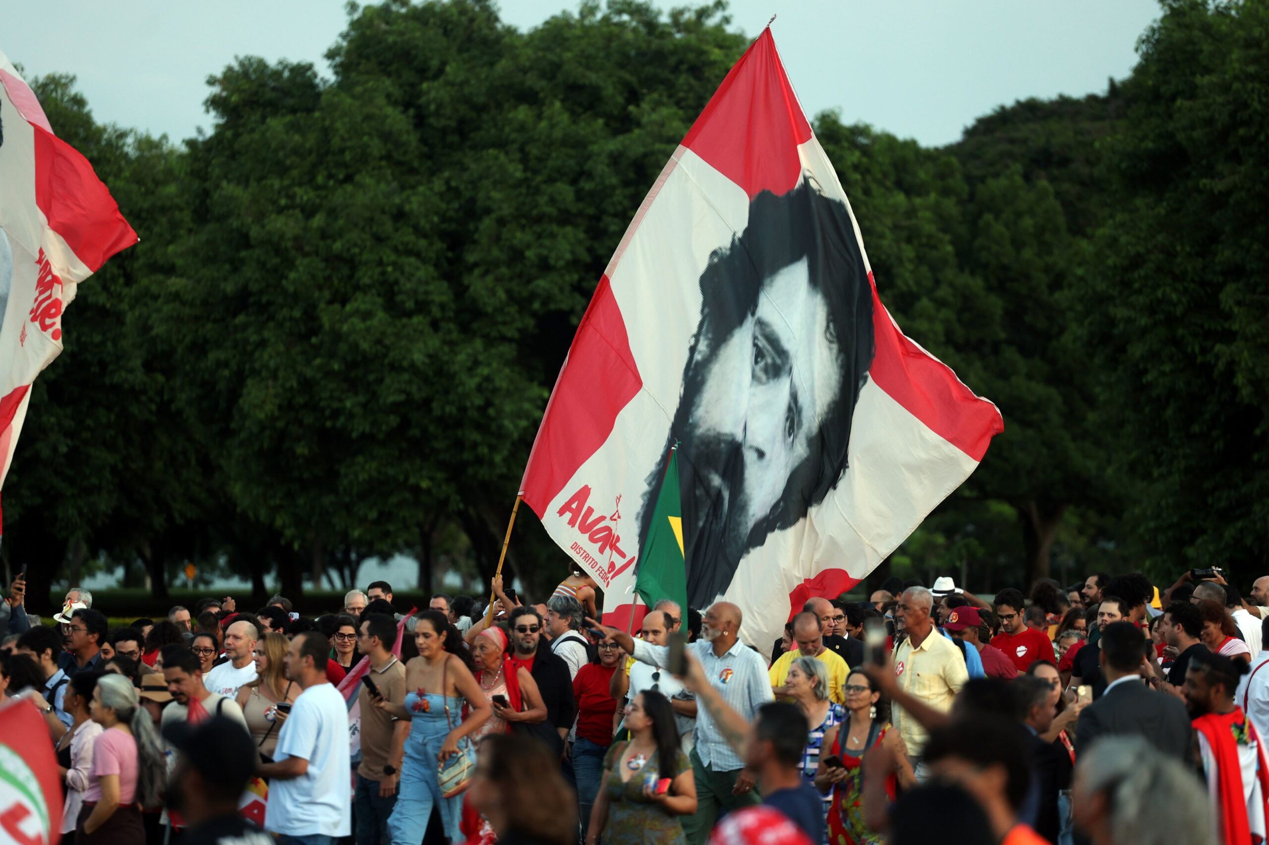 Comparação com Flávio não prova coragem de Lula