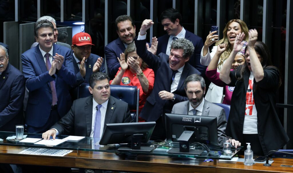 Presidente da Frente de Prefeitos chama fim da 6x1 de "demagogia eleitoral"