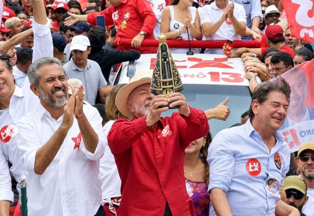 Elmano pede voto em Lula para "manter o povo no Nordeste"