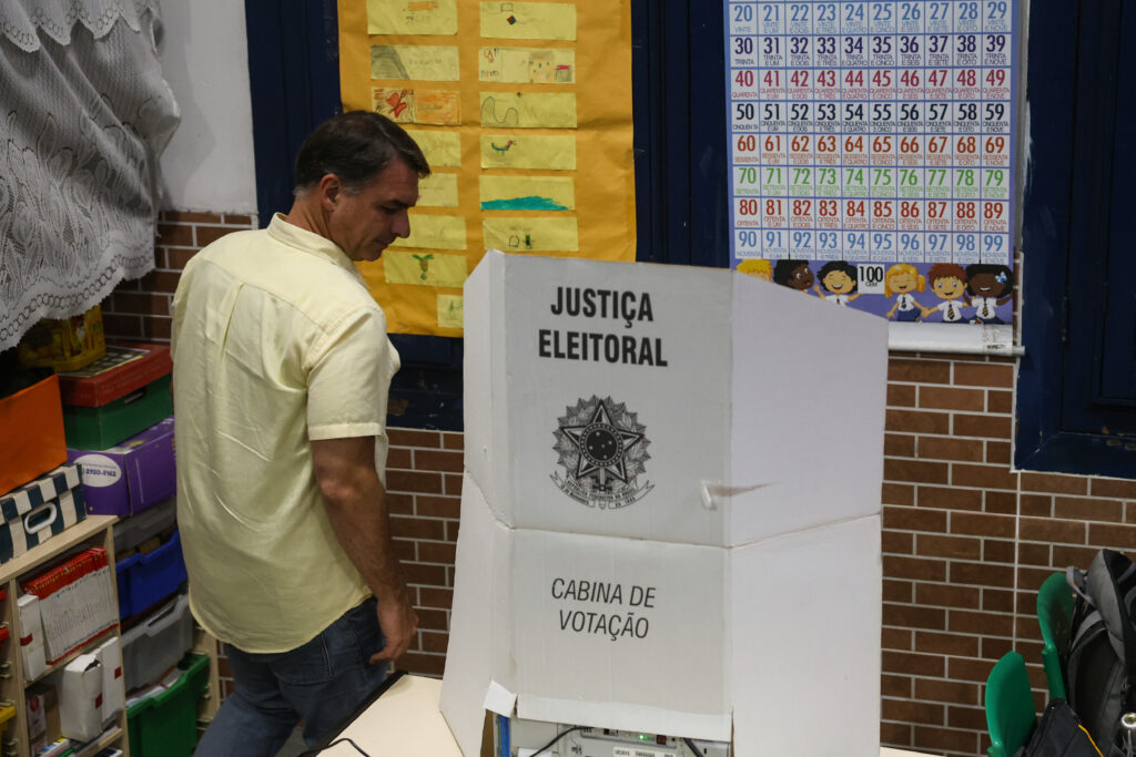 Wall Street Journal destaca "vingança" contra Flávio
